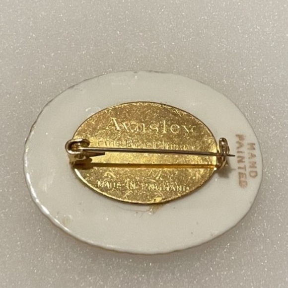 Aynsley floral Fine Bone China 'Cabbage Rose' Brooch signed J.A. Bailey - Picture 3 of 3